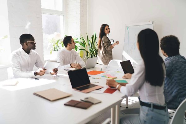 Quelles stratégies pour une carrière réussie en tant qu'agent immobilier ?